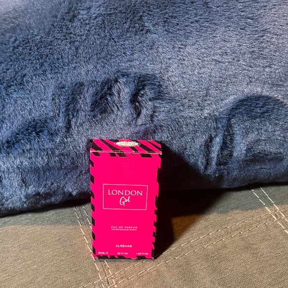 Perfume - Picture 3 of 5